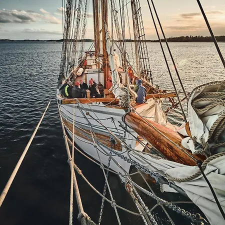 The Vega 1909 - Historic Wooden Ship Hotel en barco *