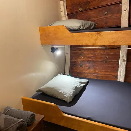 The Vega 1909 - Historic Wooden Ship Hotel en barco *