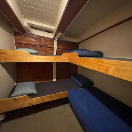 Hotel en barco The Vega 1909 - Historic Wooden Ship Ámsterdam