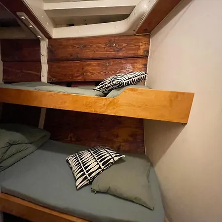 The Vega 1909 - Historic Wooden Ship Hotel en barco Ámsterdam