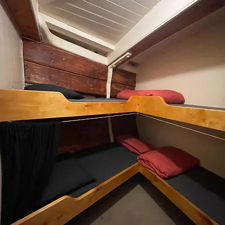 Hotel en barco The Vega 1909 - Historic Wooden Ship