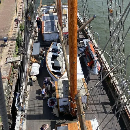 The Vega 1909 - Historic Wooden Ship Hotel en barco *