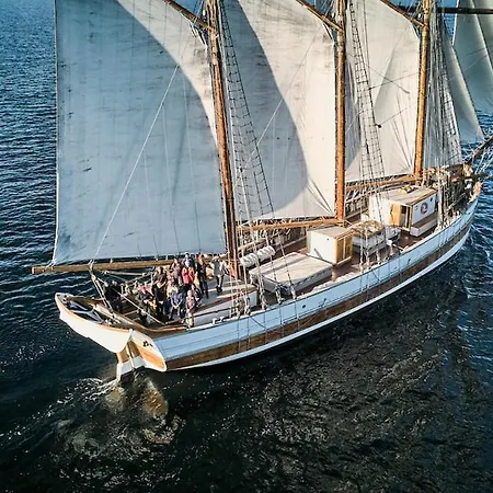 Hotel en barco The Vega 1909 - Historic Wooden Ship