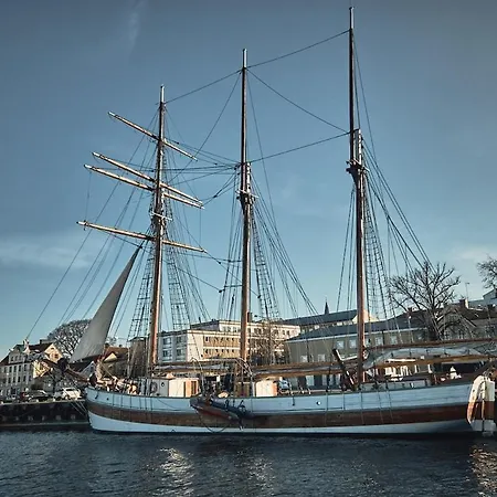The Vega 1909 - Historic Wooden Ship Hotel en barco *